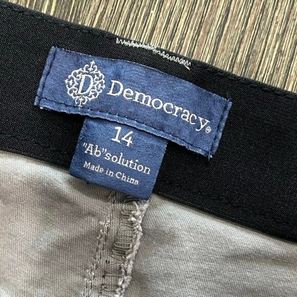 Democracy Women’s Cut Off Jean Shorts Camp Stretch Waist Green Size 14 - Picture 7 of 7